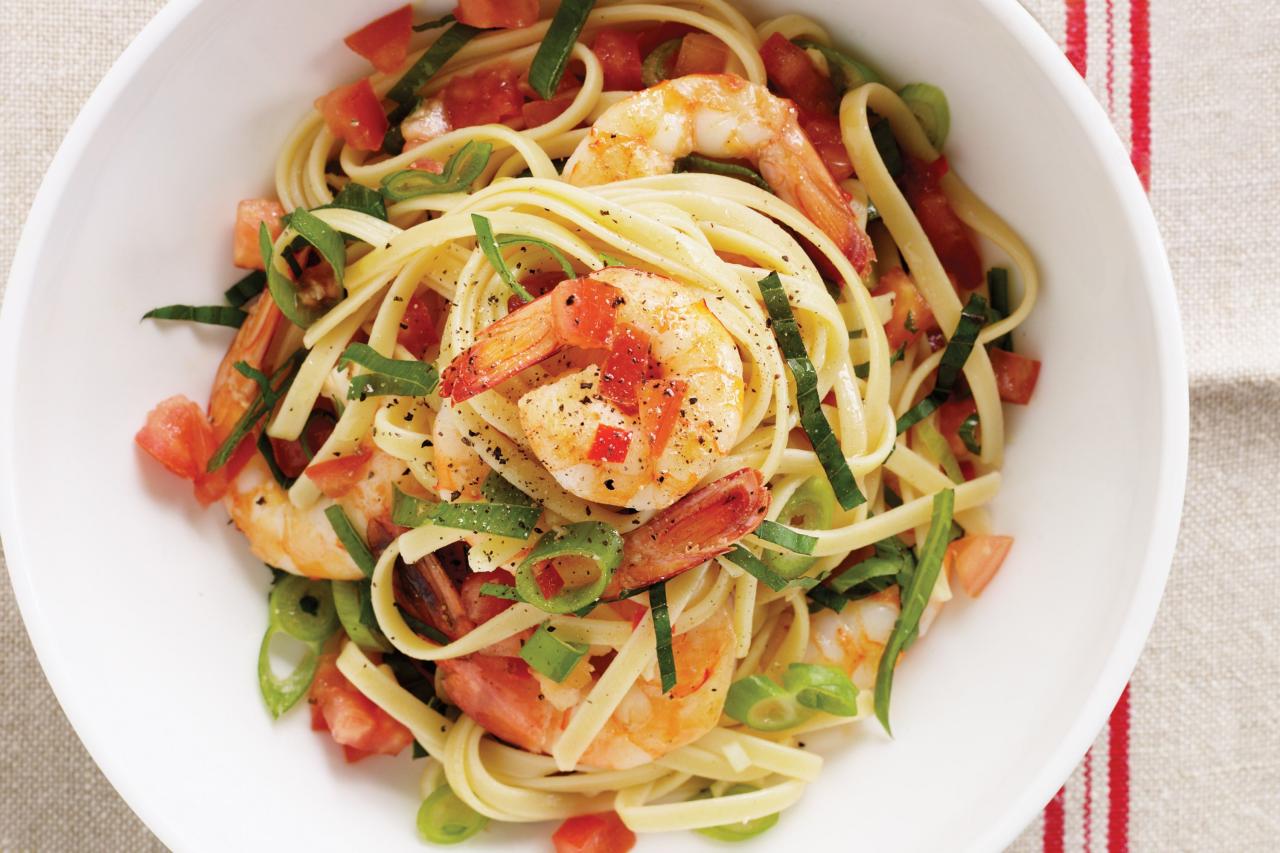 Linguine with garlic prawns & basil